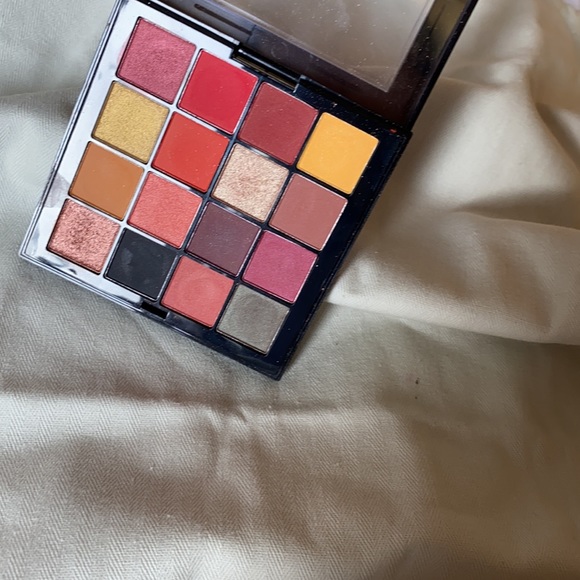 3/30$ 🌼 NYX ultimate eye shadow palette Pheonix - Picture 3 of 5